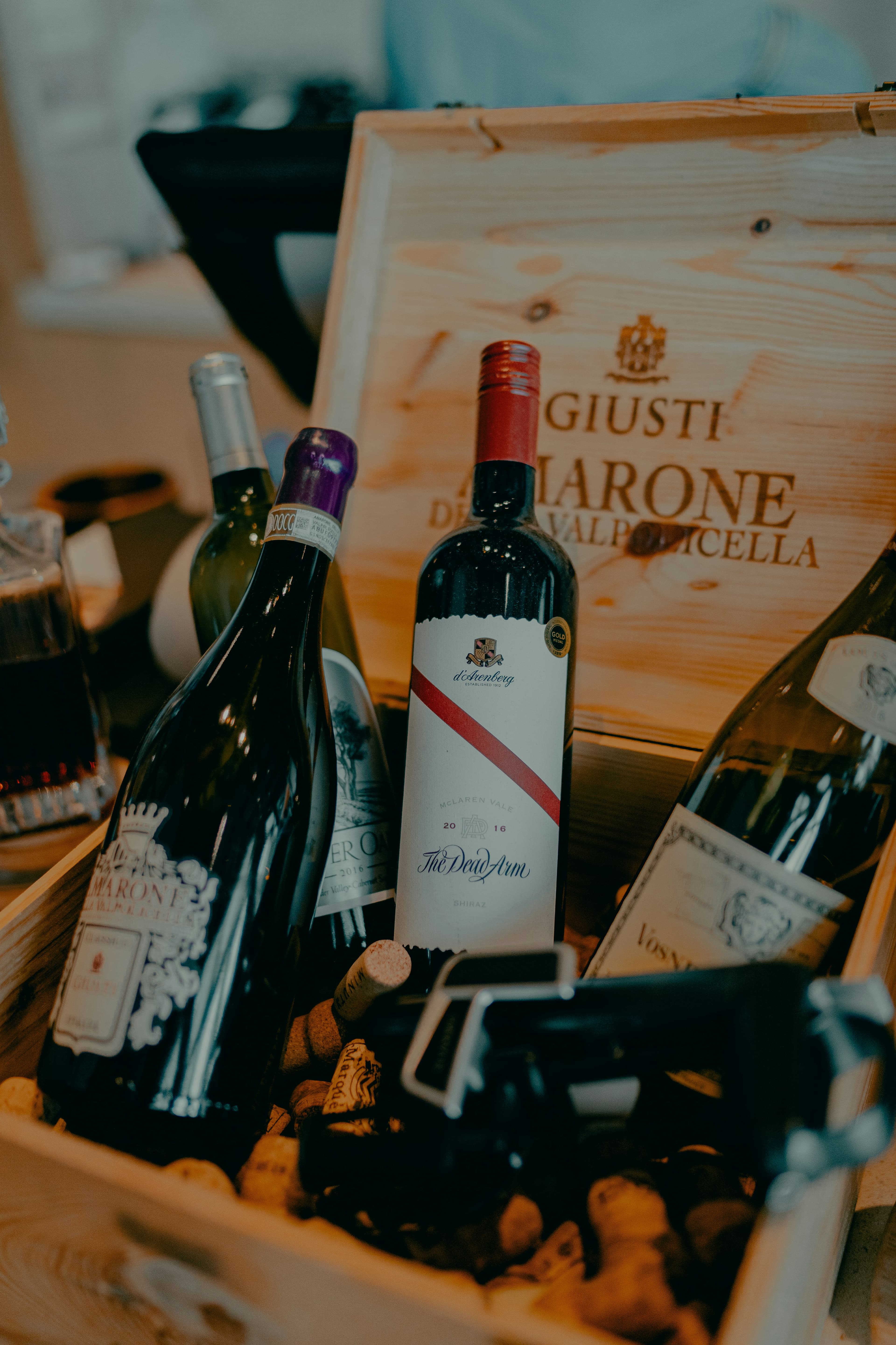 Bouteilles de vin sur étagÚre